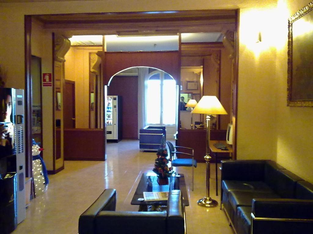 Hotel Toledano Ramblas Барселона Экстерьер фото