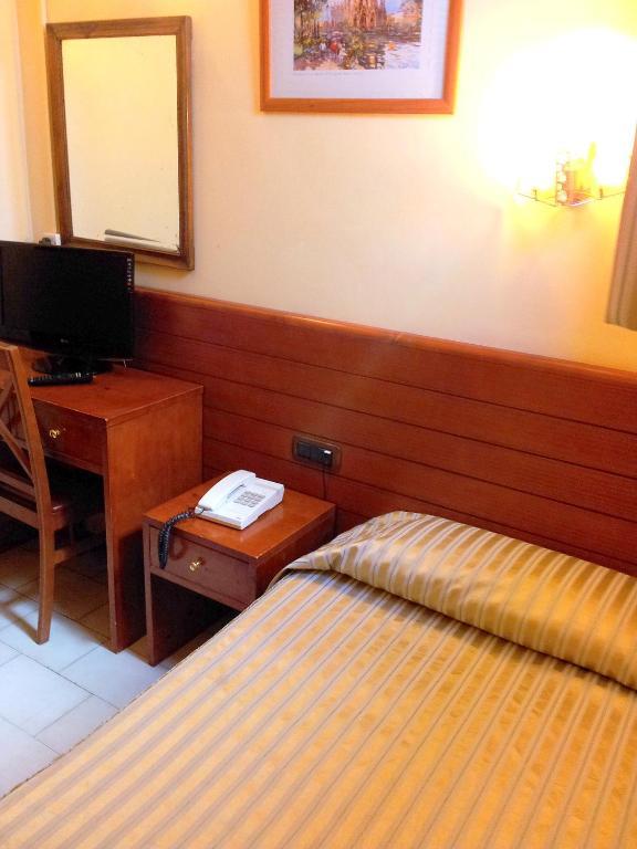 Hotel Toledano Ramblas Барселона Номер фото